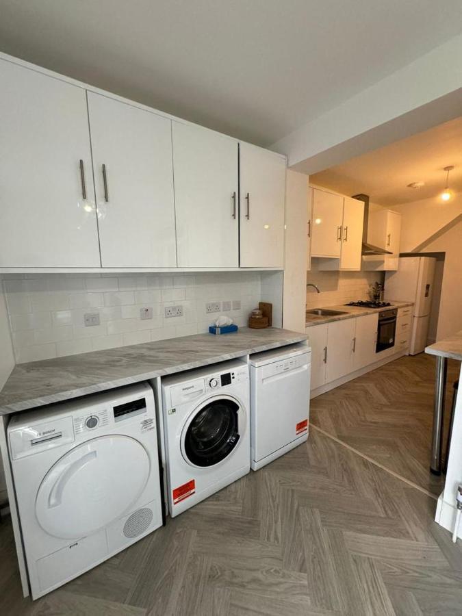 Smart Guest Rooms Fast Access To Central London Via Piccadilly Line New Southgate Εξωτερικό φωτογραφία
