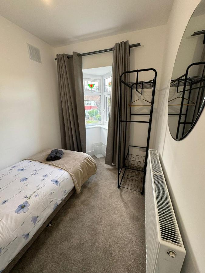 Smart Guest Rooms Fast Access To Central London Via Piccadilly Line New Southgate Εξωτερικό φωτογραφία