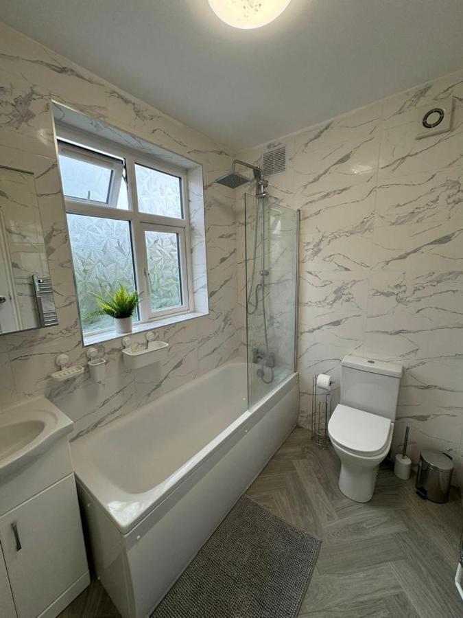Smart Guest Rooms Fast Access To Central London Via Piccadilly Line New Southgate Εξωτερικό φωτογραφία